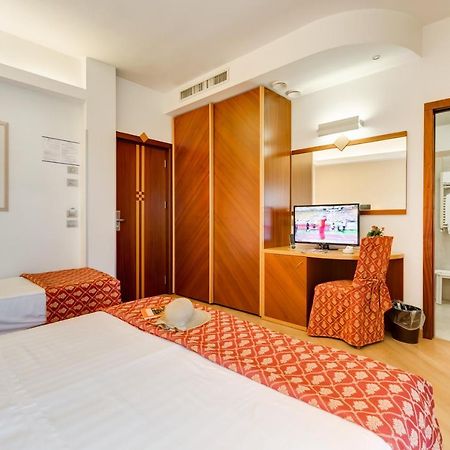 Hotel Europa Beach Village Джулианова Экстерьер фото