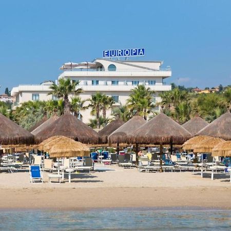 Hotel Europa Beach Village Джулианова Экстерьер фото