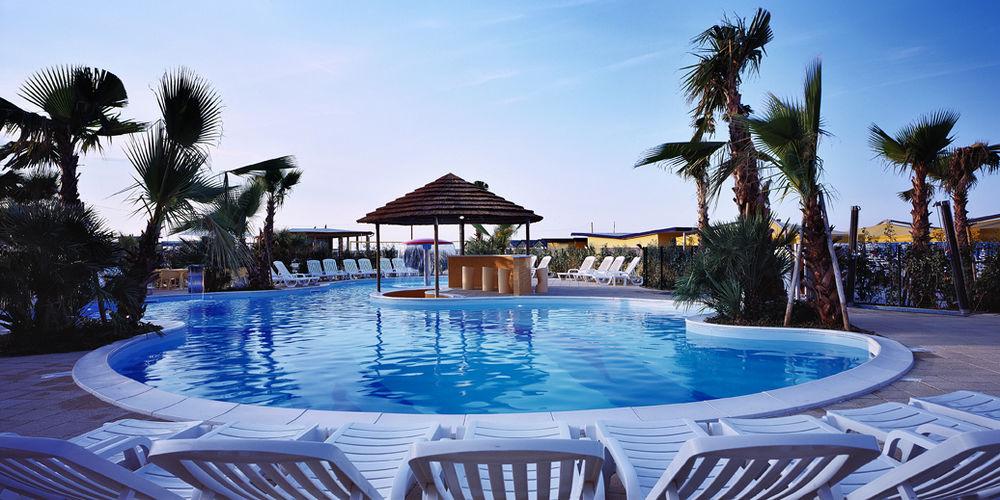 Hotel Europa Beach Village Джулианова Экстерьер фото