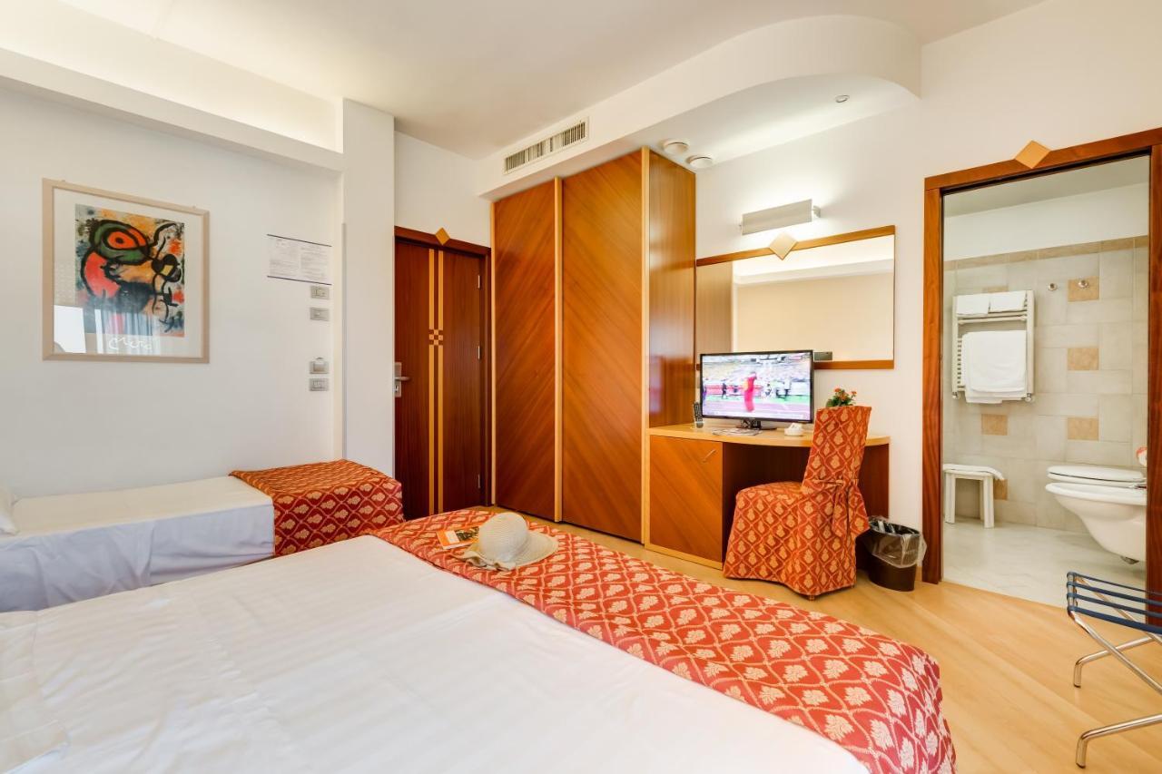 Hotel Europa Beach Village Джулианова Экстерьер фото