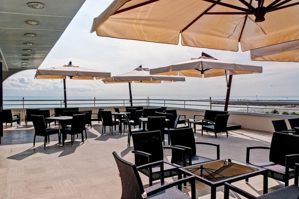 Hotel Europa Beach Village Джулианова Экстерьер фото