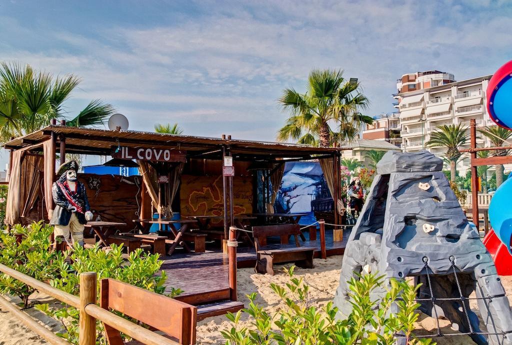 Hotel Europa Beach Village Джулианова Экстерьер фото