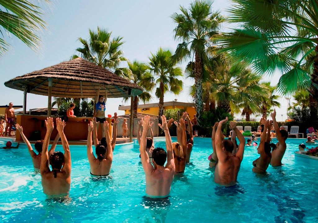 Hotel Europa Beach Village Джулианова Экстерьер фото