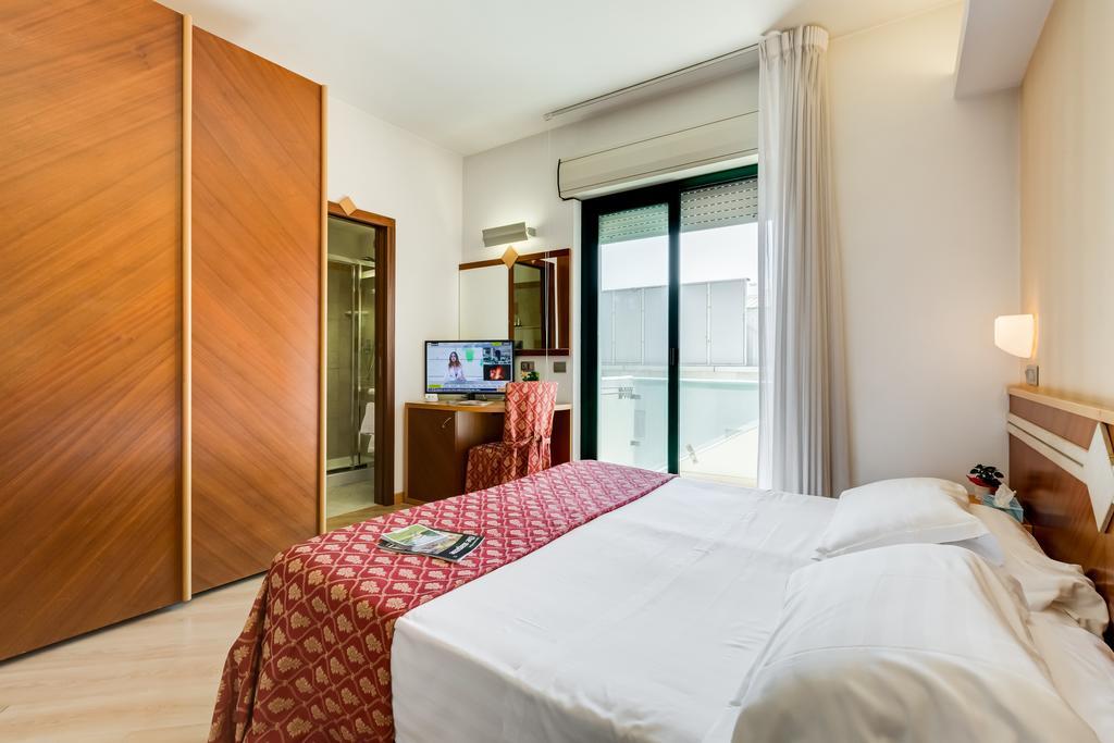 Hotel Europa Beach Village Джулианова Номер фото