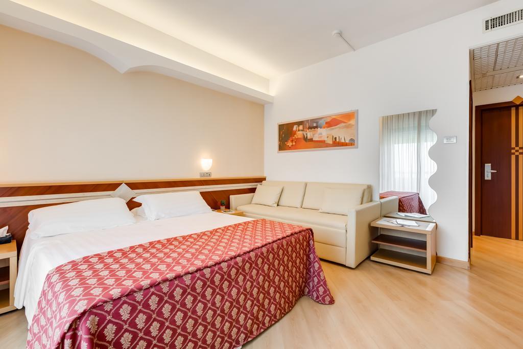 Hotel Europa Beach Village Джулианова Экстерьер фото