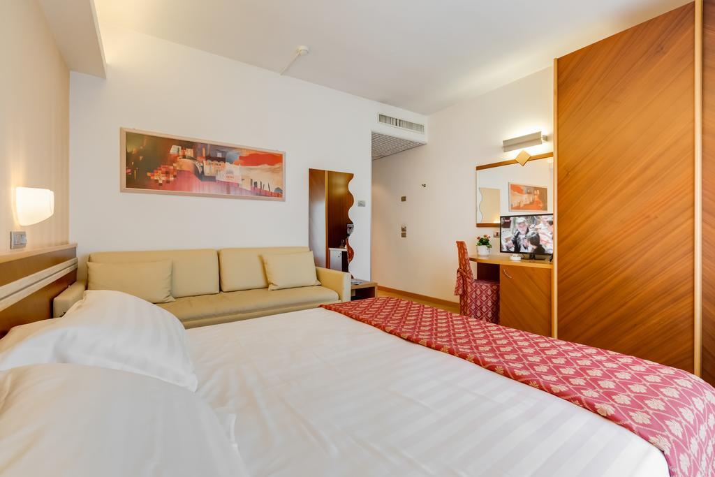 Hotel Europa Beach Village Джулианова Номер фото
