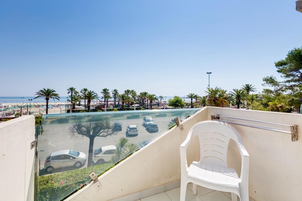 Hotel Europa Beach Village Джулианова Номер фото