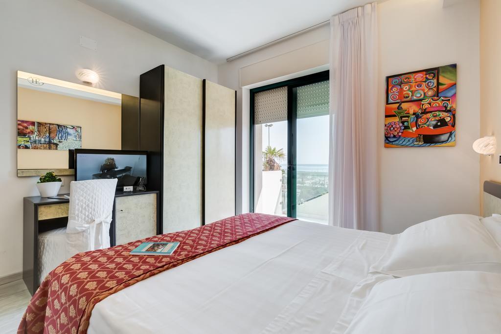 Hotel Europa Beach Village Джулианова Номер фото