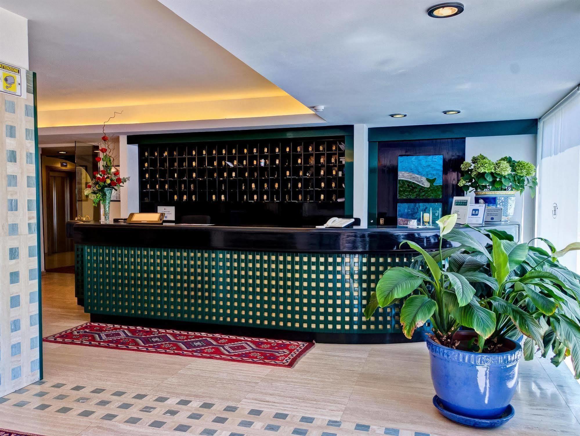 Hotel Europa Beach Village Джулианова Экстерьер фото