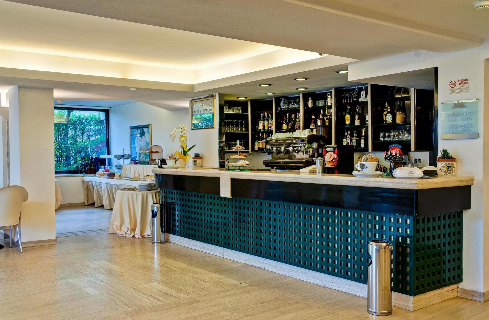 Hotel Europa Beach Village Джулианова Экстерьер фото