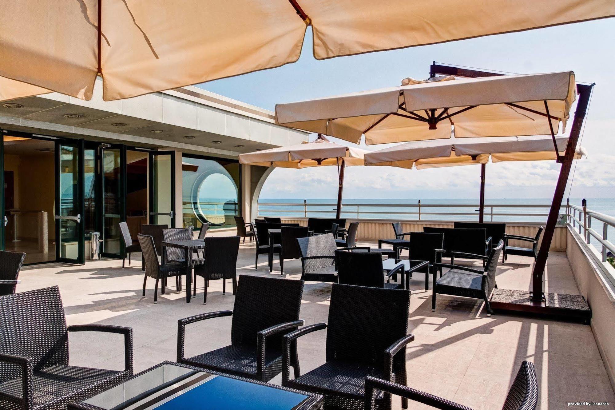 Hotel Europa Beach Village Джулианова Экстерьер фото