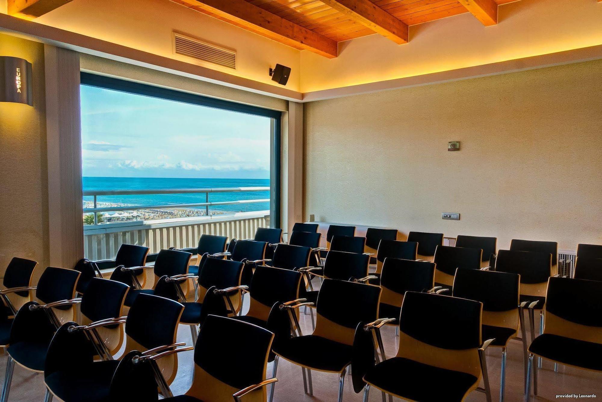 Hotel Europa Beach Village Джулианова Экстерьер фото