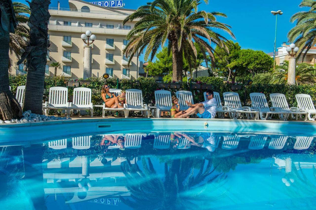 Hotel Europa Beach Village Джулианова Экстерьер фото